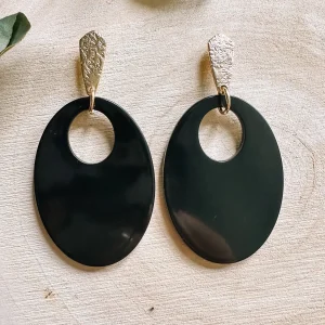 It's black -Yutta