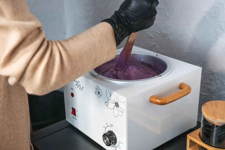 Waxen van het gelaat met warme was